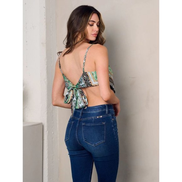 Sleeveless Back Tie Detailed Bandana Style Crop Top - Picture 3 of 4